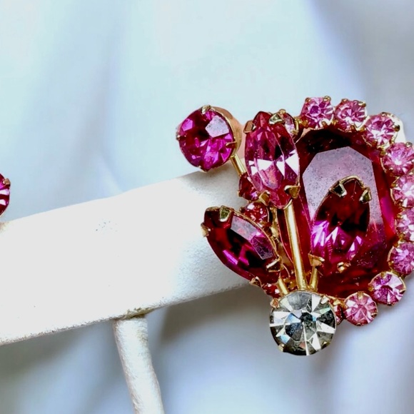 🌺Vintage Vendome Rhinestone Earrings - Picture 12 of 14